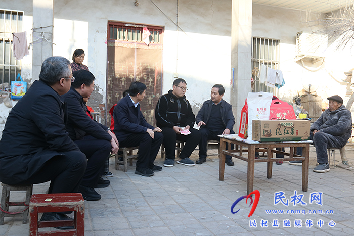 市委社會(huì)工作部部長(zhǎng)、市委“兩新工委”書(shū)記王光華到民慰問(wèn)新就業(yè)群體