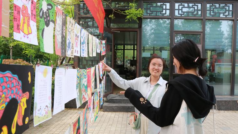 民權縣圖書館舉辦“書香潤民權 畫筆繪童年”公益繪畫成果展