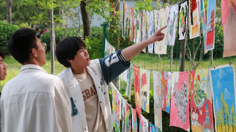 民權縣圖書館舉辦“書香潤民權 畫筆繪童年”公益繪畫成果展