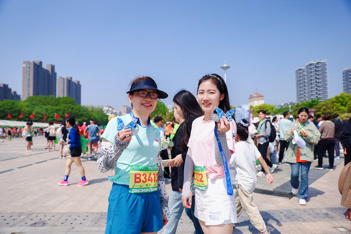 故道春好日 健兒競跑時——2025民權馬拉松暨第三屆申甘林帶生態(tài)馬拉松賽激情開跑
