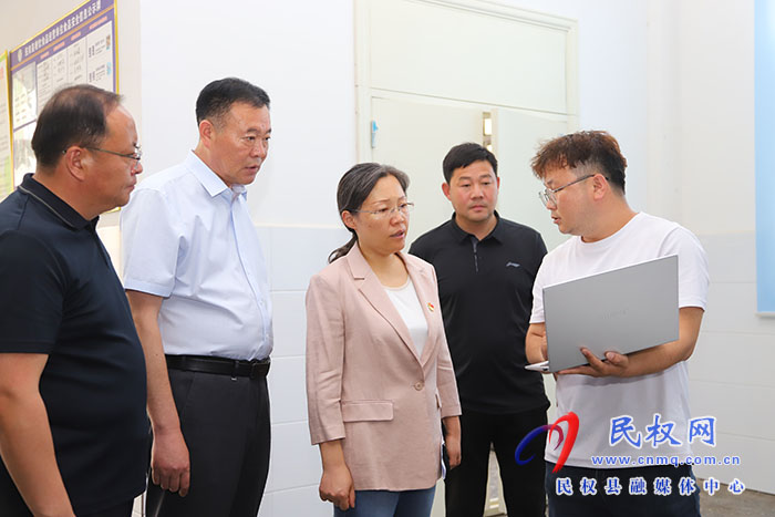 縣委書記王靜嫻調(diào)研校園安全、養(yǎng)老服務(wù)等工作