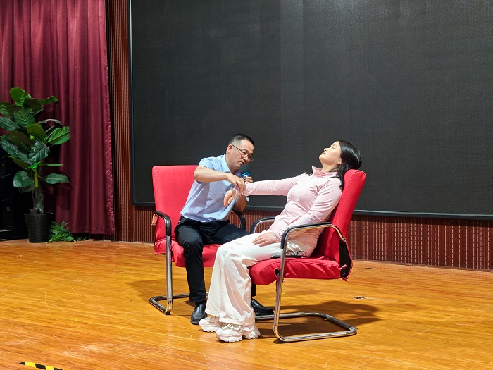 輕松備考·河南省12355與你同行——民權(quán)縣2025年中考減壓活動走進實驗中學(xué)