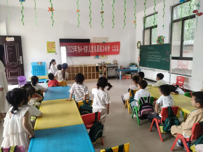 民權(quán)人和鎮(zhèn)衛(wèi)生院＂愛眼日＂宣傳活動進校園