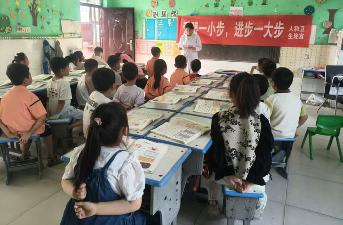 民權(quán)人和鎮(zhèn)衛(wèi)生院＂愛眼日＂宣傳活動進校園