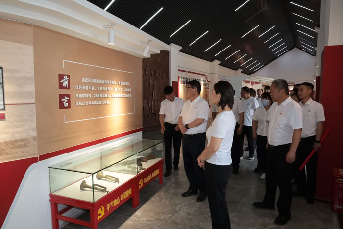 縣疾控中心組織開展“學(xué)規(guī)定、思踐悟、強(qiáng)作風(fēng)、勇?lián)?dāng)”主題黨日活動