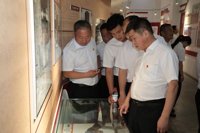 縣疾控中心組織開展“學(xué)規(guī)定、思踐悟、強(qiáng)作風(fēng)、勇?lián)?dāng)”主題黨日活動