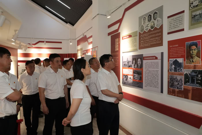 縣疾控中心組織開展“學(xué)規(guī)定、思踐悟、強(qiáng)作風(fēng)、勇?lián)?dāng)”主題黨日活動