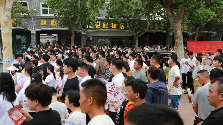 民權(quán)縣圖書館組織開展 “閱讀點(diǎn)亮未來·助力高考夢想”志愿服務(wù)活動