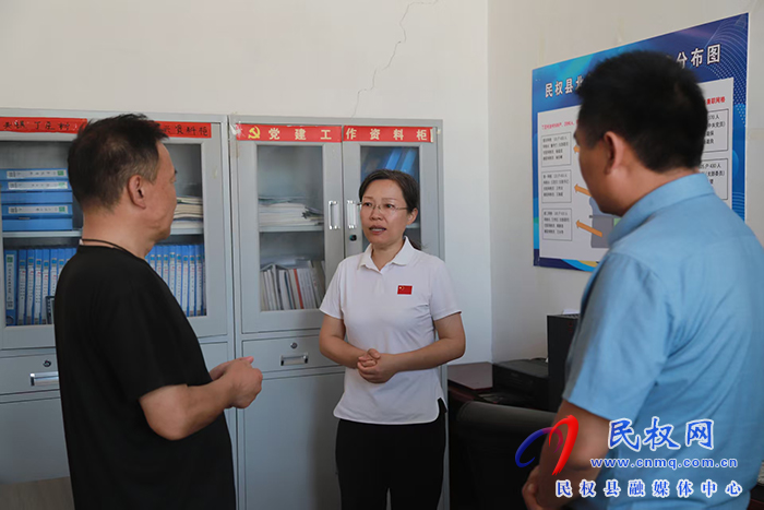 縣委書記王靜嫻調(diào)研產(chǎn)業(yè)強鎮(zhèn)、基層網(wǎng)格化服務(wù)管理、村級后備力量培育儲備、群腐整治、深入貫徹中央八項規(guī)定精神學(xué)習(xí)教育情況等工作
