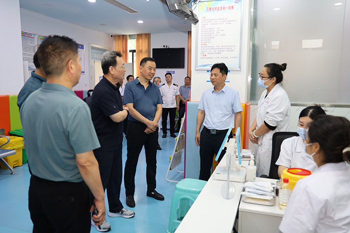 省疾病預(yù)防控制局蒞民調(diào)研指導(dǎo)衛(wèi)生健康監(jiān)督執(zhí)法等工作