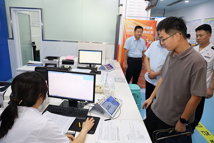 省疾病預(yù)防控制局蒞民調(diào)研指導(dǎo)衛(wèi)生健康監(jiān)督執(zhí)法等工作