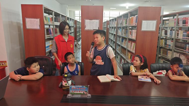 民權(quán)縣圖書館舉辦“讀一本繪本 種一顆童心”主題閱讀活動(dòng)