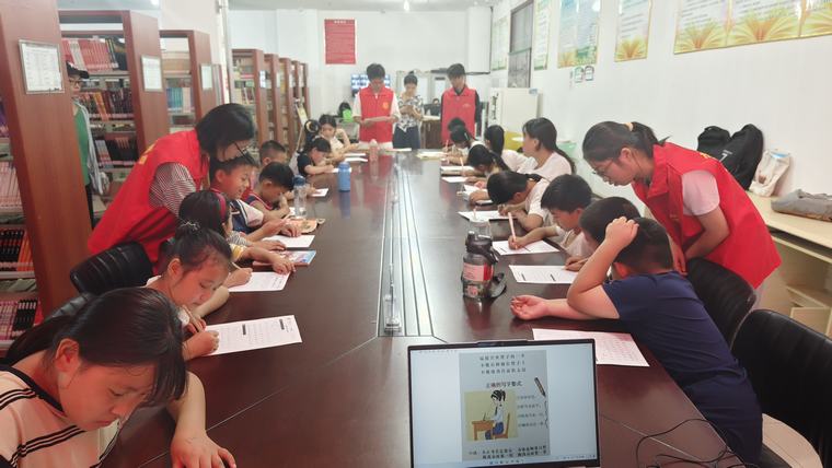 民權(quán)縣圖書(shū)館舉辦“筆繪‘民’心，‘圖’展墨香”書(shū)法培訓(xùn)