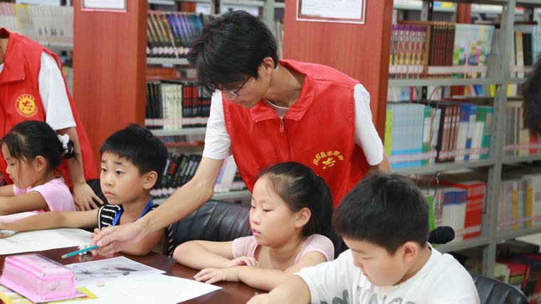 民權縣圖書館舉辦“繽紛暑假·童畫世界”少兒繪畫公益培訓