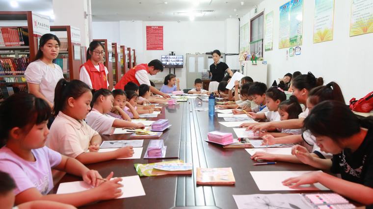 民權縣圖書館舉辦“繽紛暑假·童畫世界”少兒繪畫公益培訓
