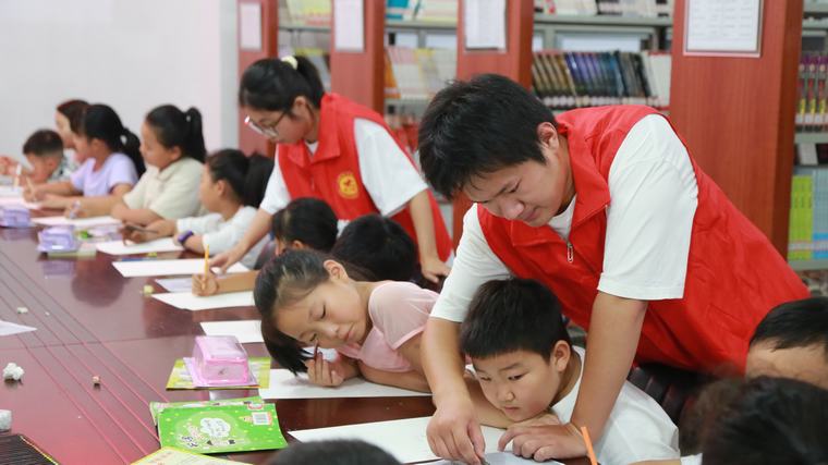 民權縣圖書館舉辦“繽紛暑假·童畫世界”少兒繪畫公益培訓