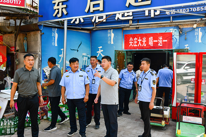 縣應(yīng)急管理局長(zhǎng)王封欽到人和鎮(zhèn)督導(dǎo)煙花炮竹“打非”專(zhuān)項(xiàng)整治工作