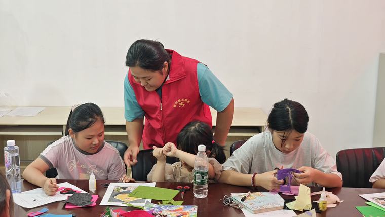 民權(quán)縣圖書館舉辦“多彩童年·與眾‘布’同”手工活動(dòng)