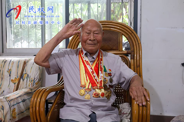 我縣組織收聽收看紀(jì)念中國人民抗日戰(zhàn)爭暨世界反法西斯戰(zhàn)爭勝利80周年大會直播盛況