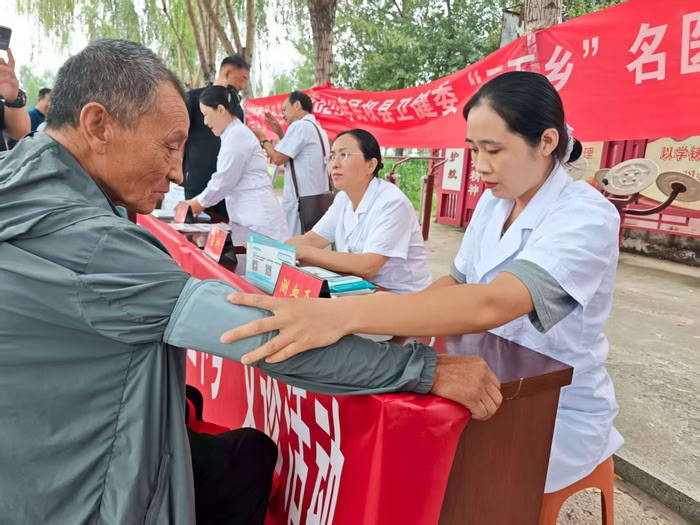 民權:“三下鄉(xiāng)” 聯動科普月 惠民服務暖人心 民權:“三下鄉(xiāng)” 聯動科普月 惠民服務暖人心