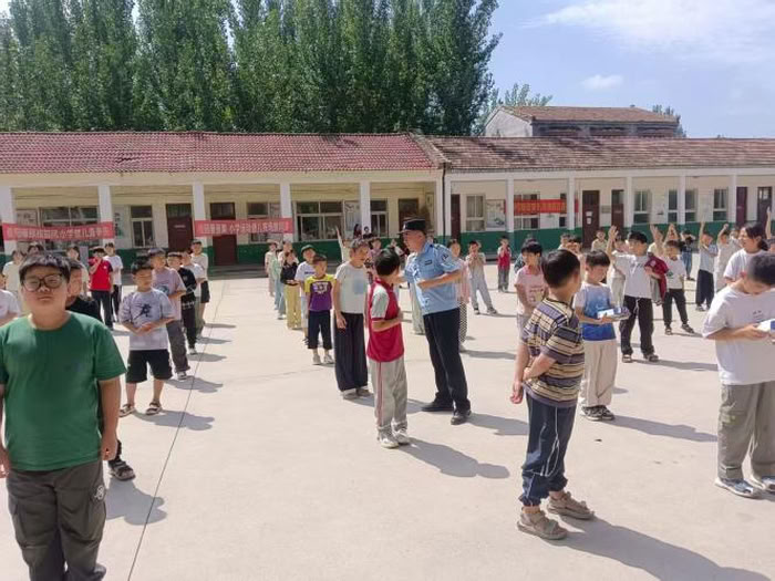 講好開學(xué)第一課 提高中小學(xué)生鐵路安全意識(shí) 講好開學(xué)第一課 提高中小學(xué)生鐵路安全意識(shí)