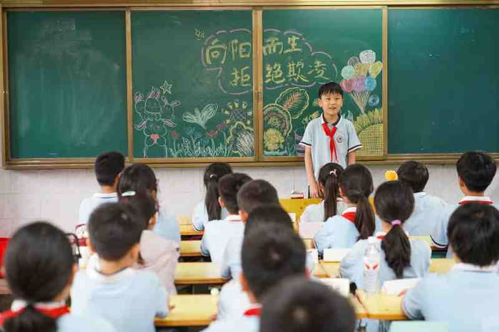 拒絕校園欺凌，筑牢校園安全防線——民權(quán)縣實(shí)驗(yàn)小學(xué)教育集團(tuán)組織開展防欺凌主題班會(huì)