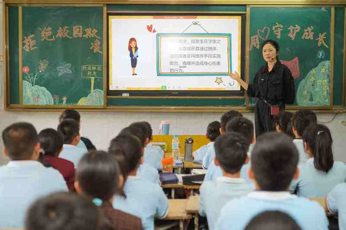 拒絕校園欺凌，筑牢校園安全防線——民權(quán)縣實(shí)驗(yàn)小學(xué)教育集團(tuán)組織開展防欺凌主題班會(huì)