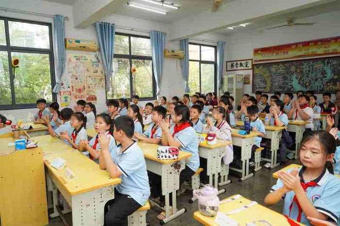 拒絕校園欺凌，筑牢校園安全防線——民權(quán)縣實(shí)驗(yàn)小學(xué)教育集團(tuán)組織開展防欺凌主題班會(huì)