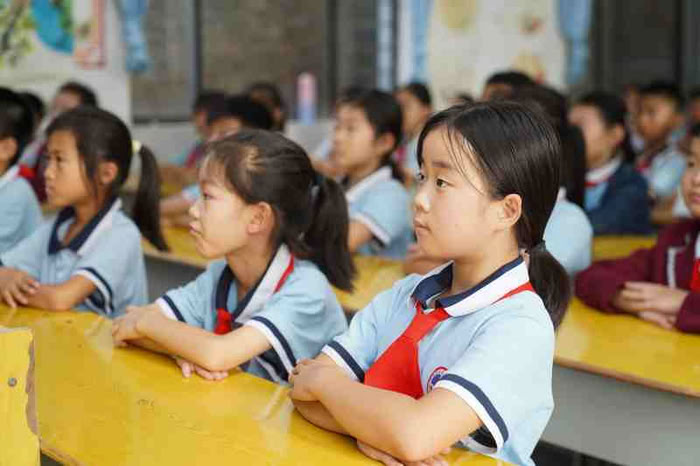 拒絕校園欺凌，筑牢校園安全防線——民權(quán)縣實(shí)驗(yàn)小學(xué)教育集團(tuán)組織開展防欺凌主題班會(huì)