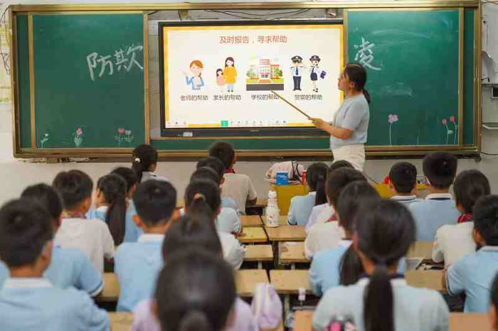 拒絕校園欺凌，筑牢校園安全防線——民權(quán)縣實(shí)驗(yàn)小學(xué)教育集團(tuán)組織開展防欺凌主題班會(huì)