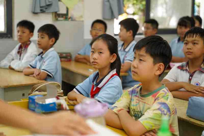 拒絕校園欺凌，筑牢校園安全防線——民權(quán)縣實(shí)驗(yàn)小學(xué)教育集團(tuán)組織開展防欺凌主題班會(huì)