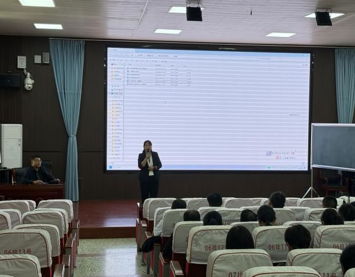 名師引領(lǐng)啟智慧 交流研討促提升 