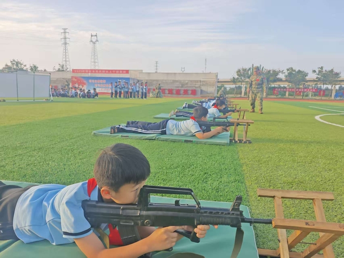 民權(quán)縣：“紅領(lǐng)巾”進(jìn)軍營(yíng) 厚植愛(ài)國(guó)強(qiáng)軍情