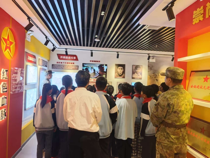 民權(quán)縣：“紅領(lǐng)巾”進(jìn)軍營(yíng) 厚植愛(ài)國(guó)強(qiáng)軍情