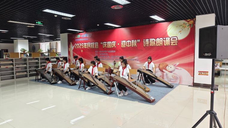 民權(quán)縣圖書館舉辦“慶國慶·迎中秋”詩歌朗誦會 民權(quán)縣圖書館舉辦“慶國慶·迎中秋”詩歌朗誦會