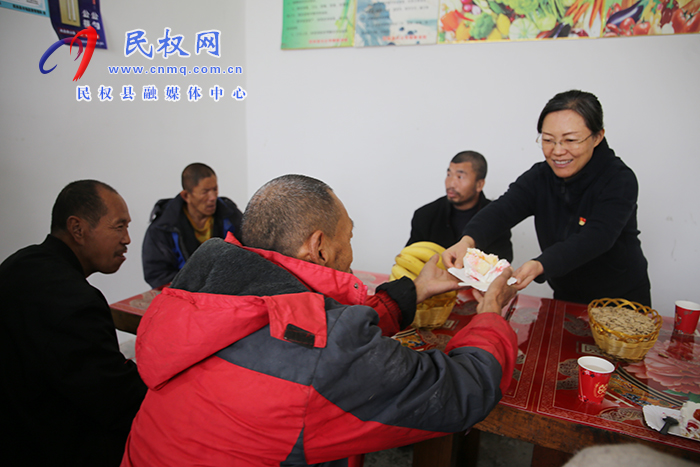 縣委書(shū)記王靜嫻重陽(yáng)節(jié)前夕慰問(wèn)老年人 縣委書(shū)記王靜嫻重陽(yáng)節(jié)前夕慰問(wèn)老年人