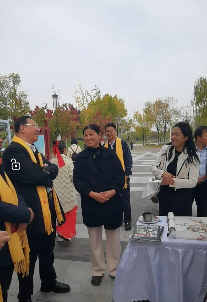 我縣畫家王春麗、穆氏硯臺傳承人穆振奇出席第十屆華商文化節(jié)
