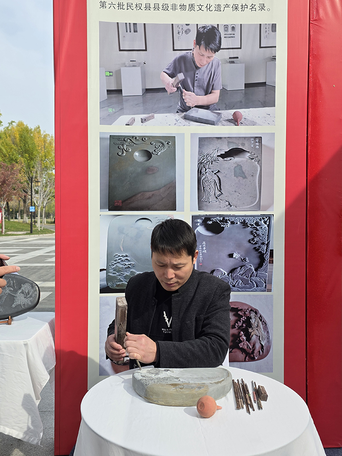 我縣畫家王春麗、穆氏硯臺傳承人穆振奇出席第十屆華商文化節(jié)