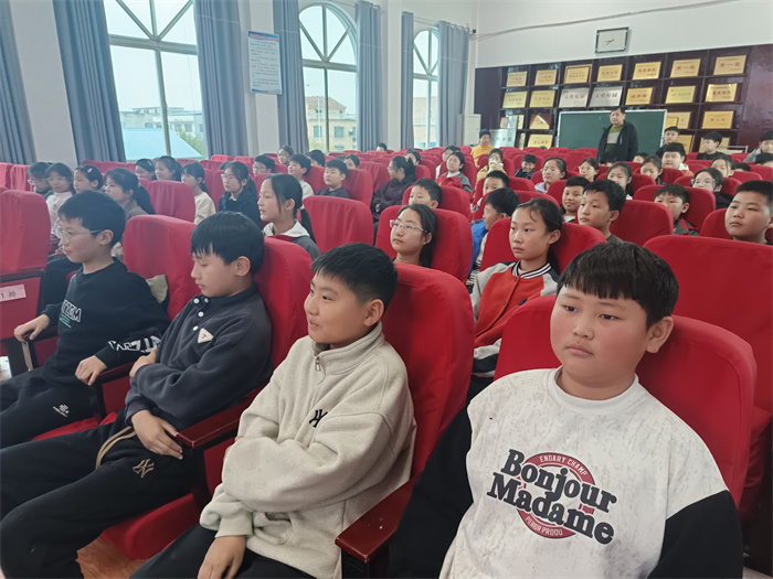 傳承中華美德 弘揚(yáng)敬老新風(fēng)——民權(quán)縣第三小學(xué)舉行2025年“我們的傳統(tǒng)節(jié)日——重陽節(jié)”宣傳教育活動(dòng) 傳承中華美德 弘揚(yáng)敬老新風(fēng)——民權(quán)縣第三小學(xué)舉行2025年“我們的傳統(tǒng)節(jié)日——重陽節(jié)”宣傳教育活動(dòng)